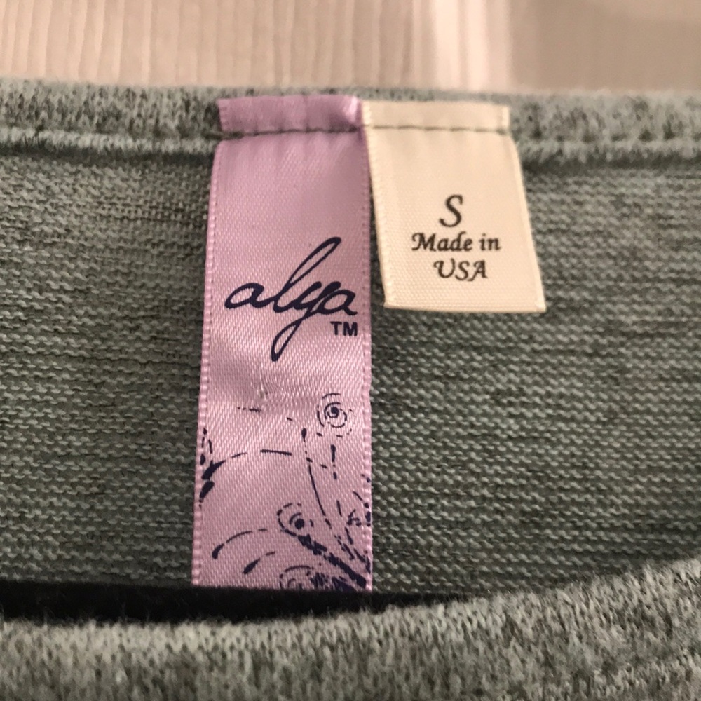 Francescas Sweater - Picture 2 of 2